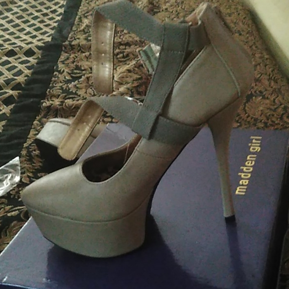 Shoes - Picture 1 of 3